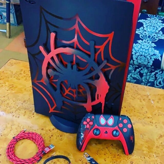 Congrats @micchi_official94 for winning the one of a kind custom  AimController PS5 console and Controller 🎮🕷

#aimcontrollers #playrgggiveaway #custom #ps5 #playstation #xbox #pc